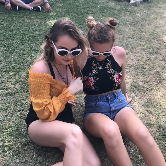 🌻 🌼 YELLOW CROP TOP 🌼🌻 - Picture 6 of 6